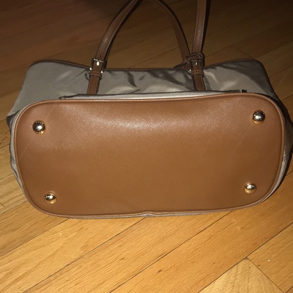 Beautiful Michael Kors purse tote bag - Picture 8 of 14